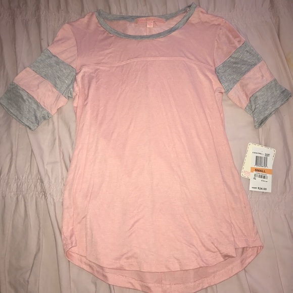 Macy's Tops - SOLD! BRAND NEW MACY'S pink and gray top